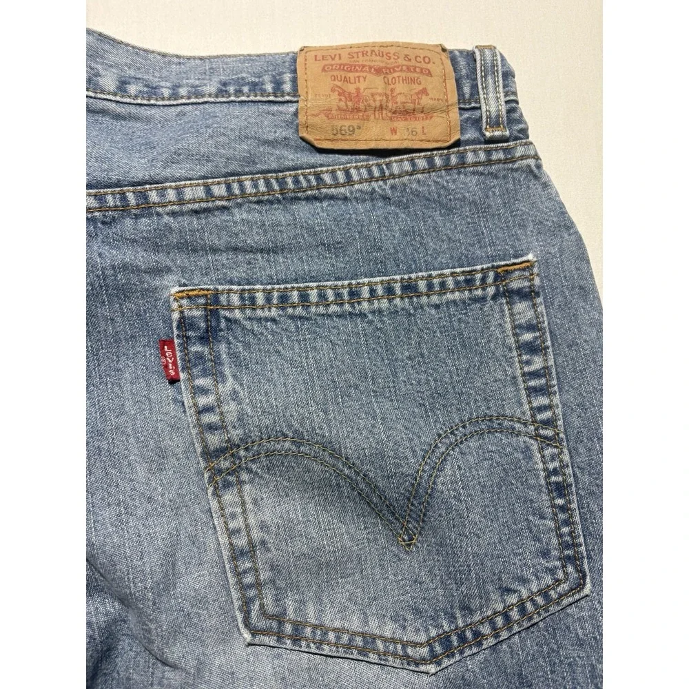 Levi's 569 Men's 36 Blue Denim Loose Straight Fit Shorts Medium Wash Cotton
